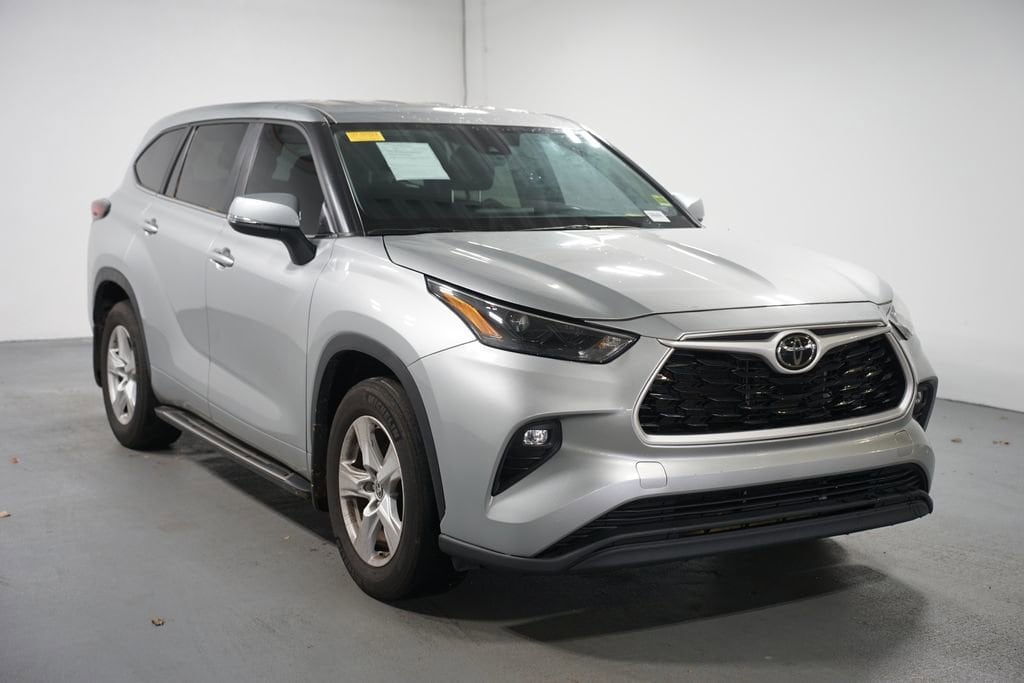 Used 2024 Toyota Highlander LE SUV