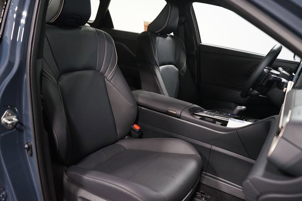 2025 Toyota Crown Signia Limited - Photo 30