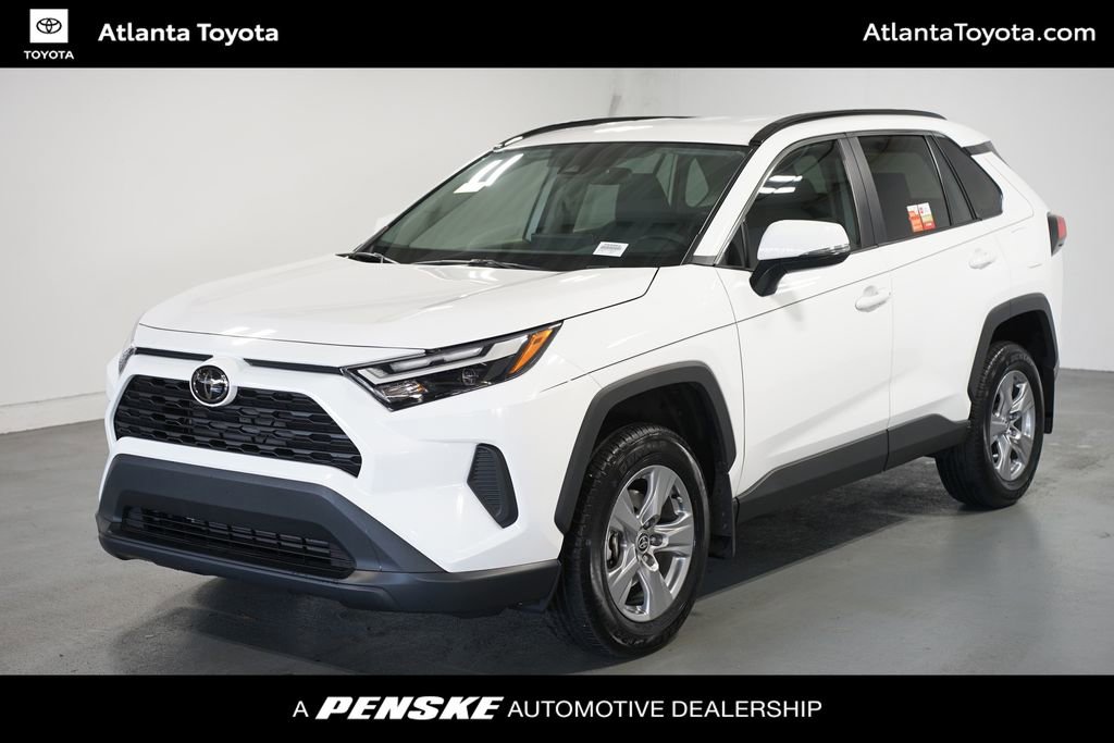 2024 Toyota RAV4 XLE's photo