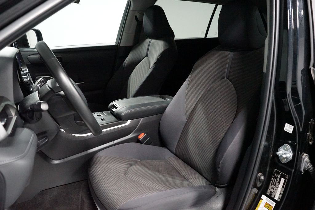 2024 Toyota Highlander LE - Photo 27