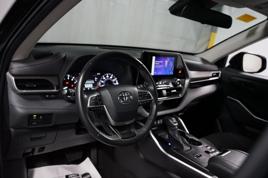2024 Toyota Highlander LE - Photo 11