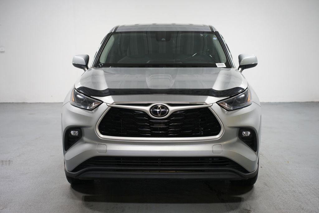 2023 Toyota Highlander LE photo 2