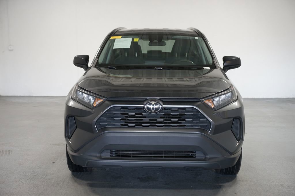 2020 Toyota RAV4 LE photo 2