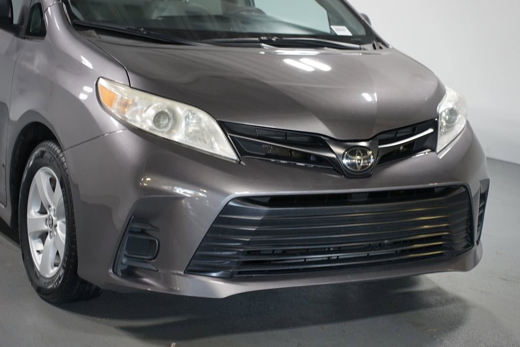 2020 Toyota Sienna L photo 4