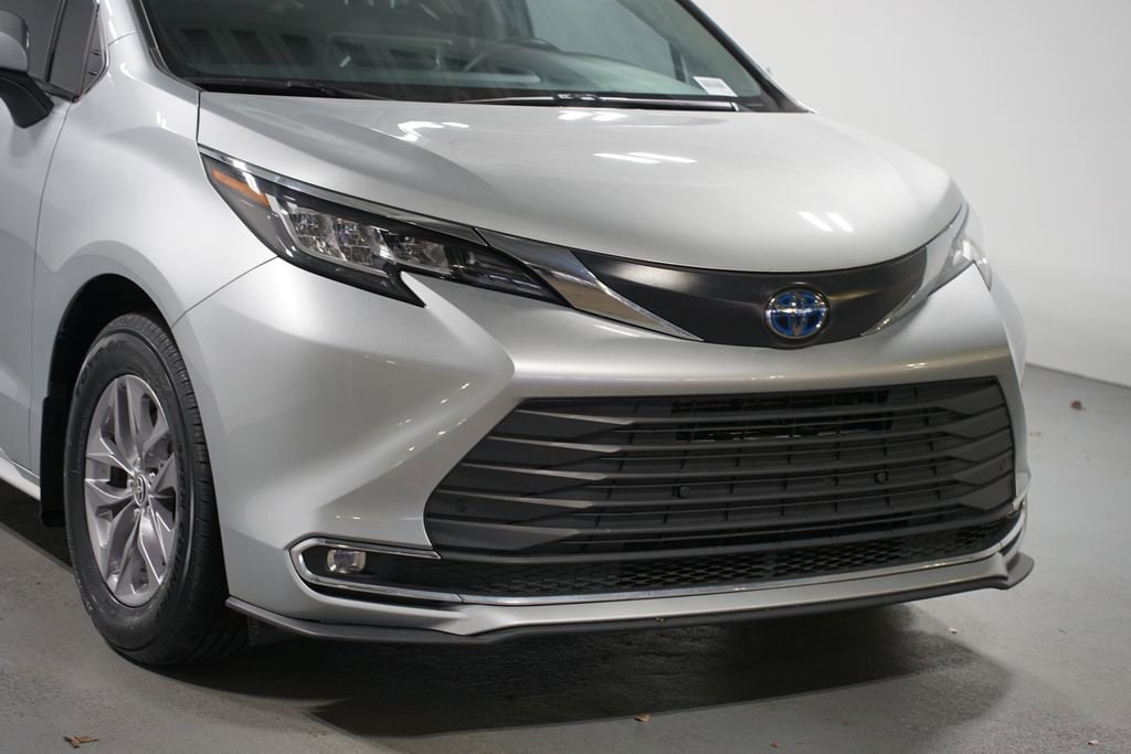 Used 2023 Toyota Sienna XLE Van Passenger Van