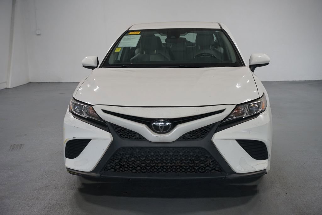 2020 Toyota Camry SE photo 2