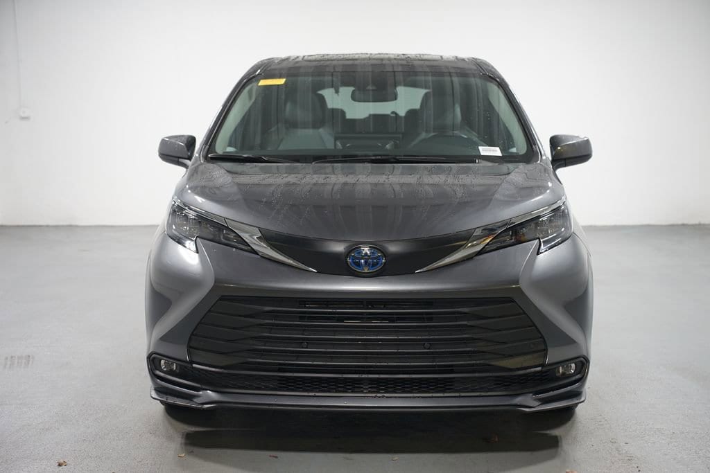 Used 2025 Toyota Sienna XLE Van Passenger Van