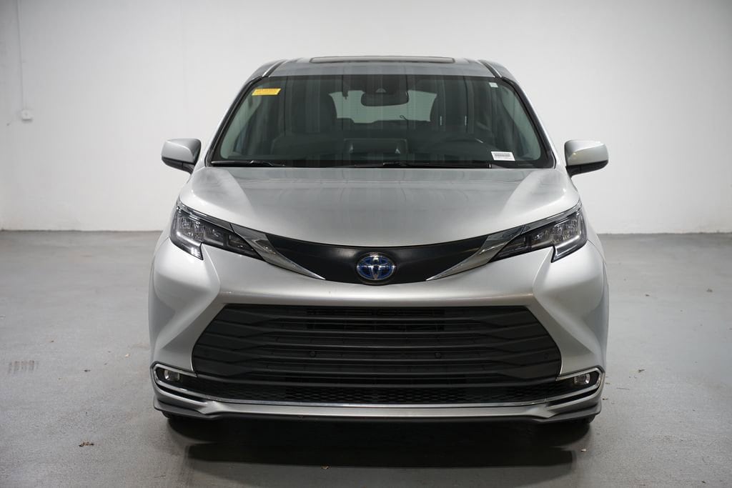 Used 2023 Toyota Sienna XLE Van Passenger Van