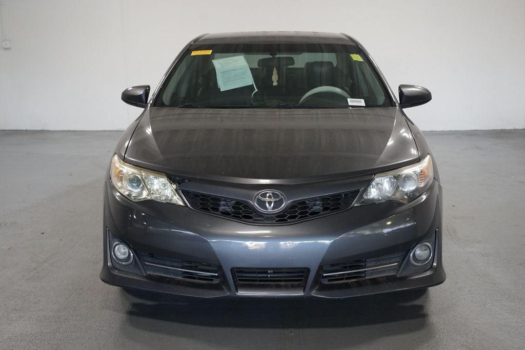 Used 2014 Toyota Camry SE Sedan