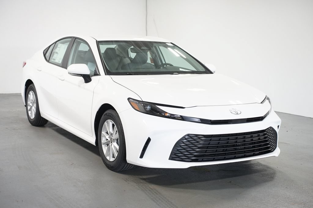2026 Toyota Camry LE - Photo 3