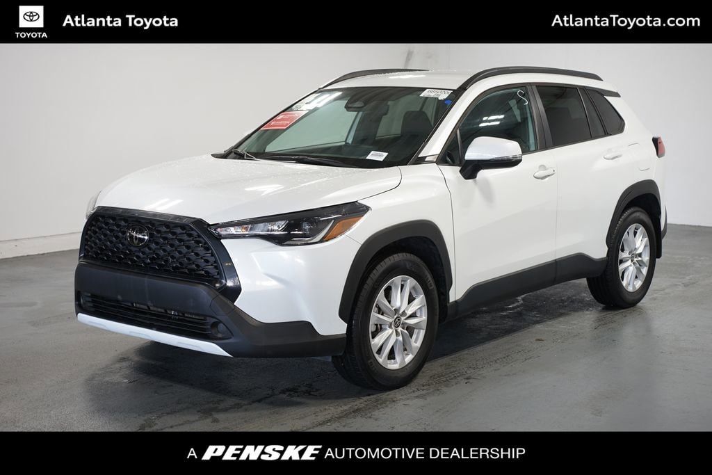2024 Toyota Corolla Cross LE's photo