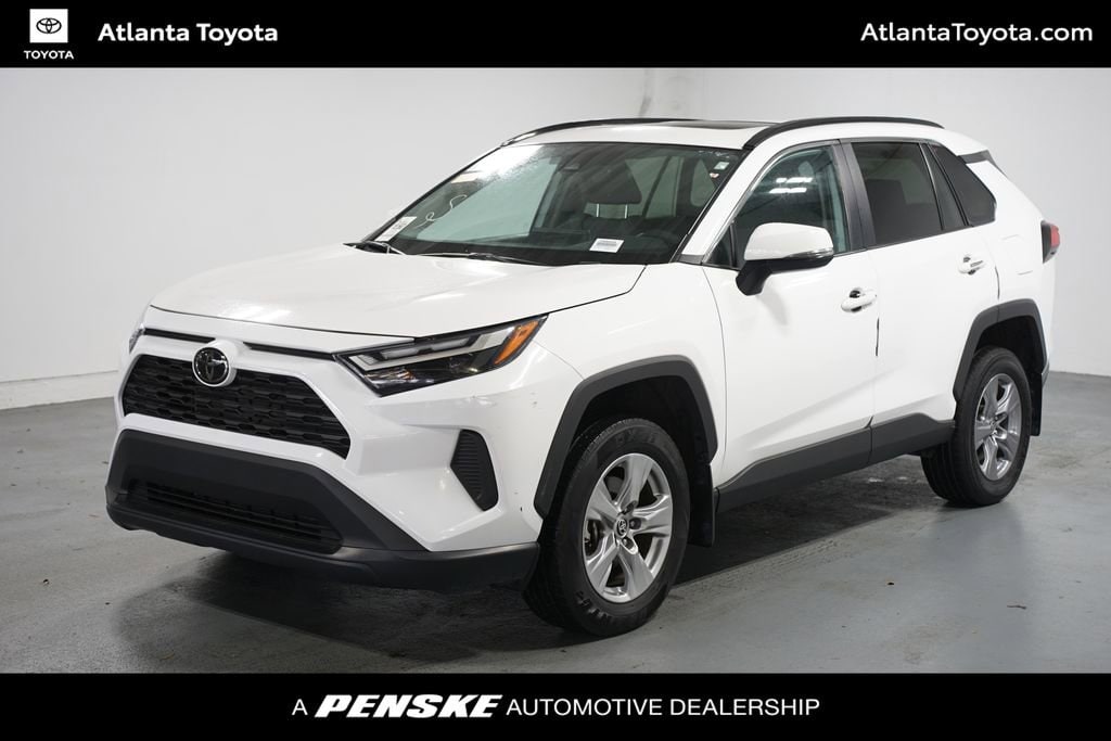 2024 Toyota RAV4 XLE's photo
