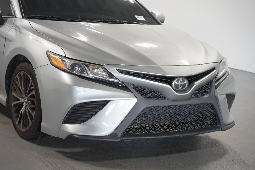 Used 2019 Toyota Camry SE Sedan