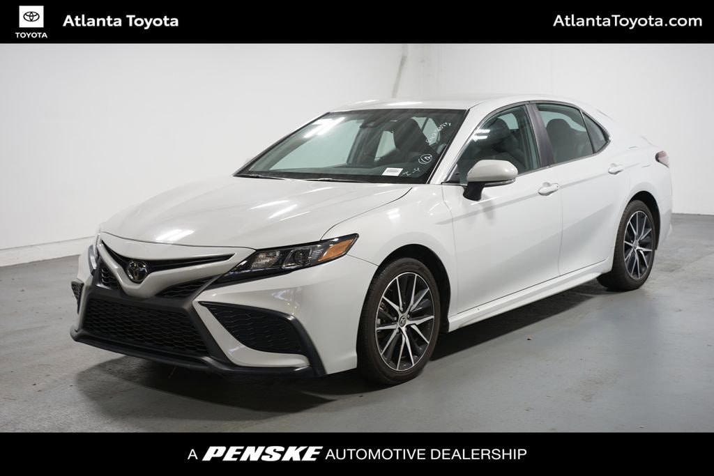 2024 Toyota Camry SE's photo