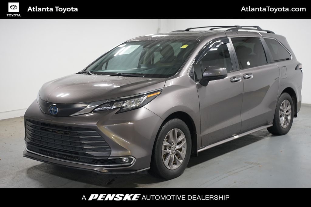 2023 Toyota Sienna XLE 7-Passenger Hybrid FWD's photo