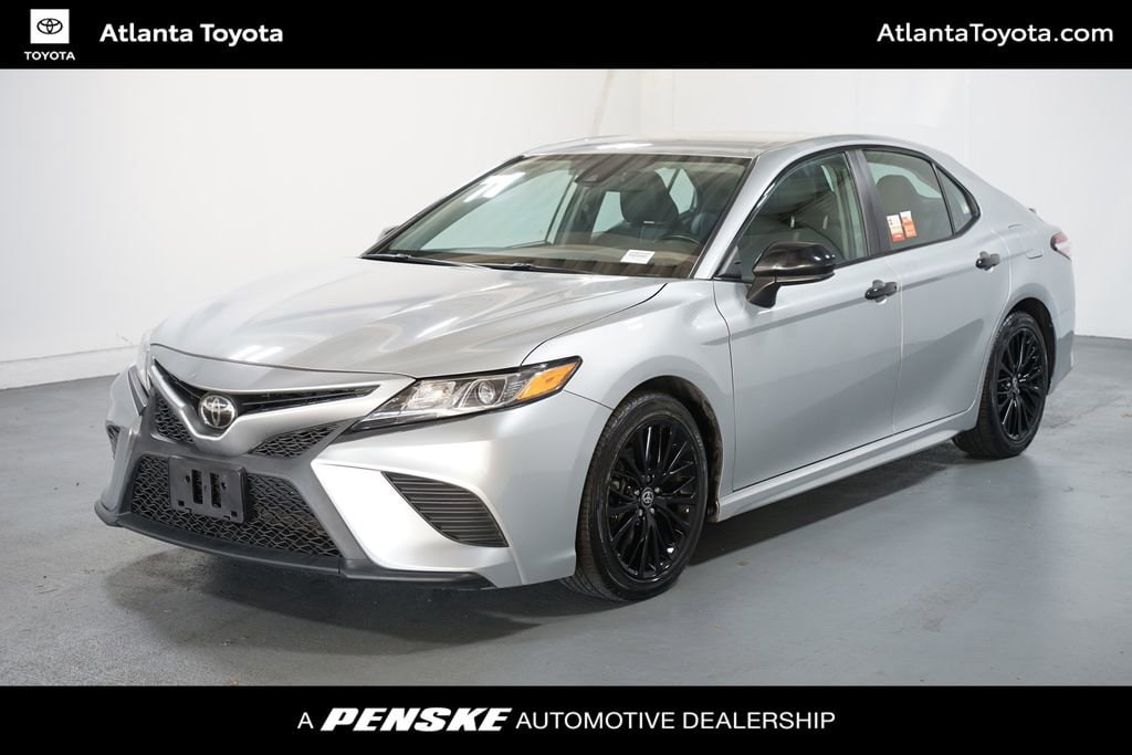 2020 Toyota Camry SE Nightshade's photo