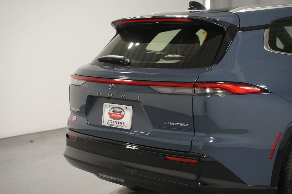 2025 Toyota Crown Signia Limited - Photo 9