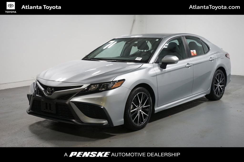 2023 Toyota Camry SE's photo