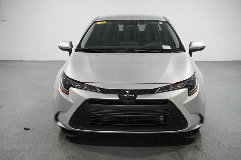 2025 Toyota Corolla LE photo 2