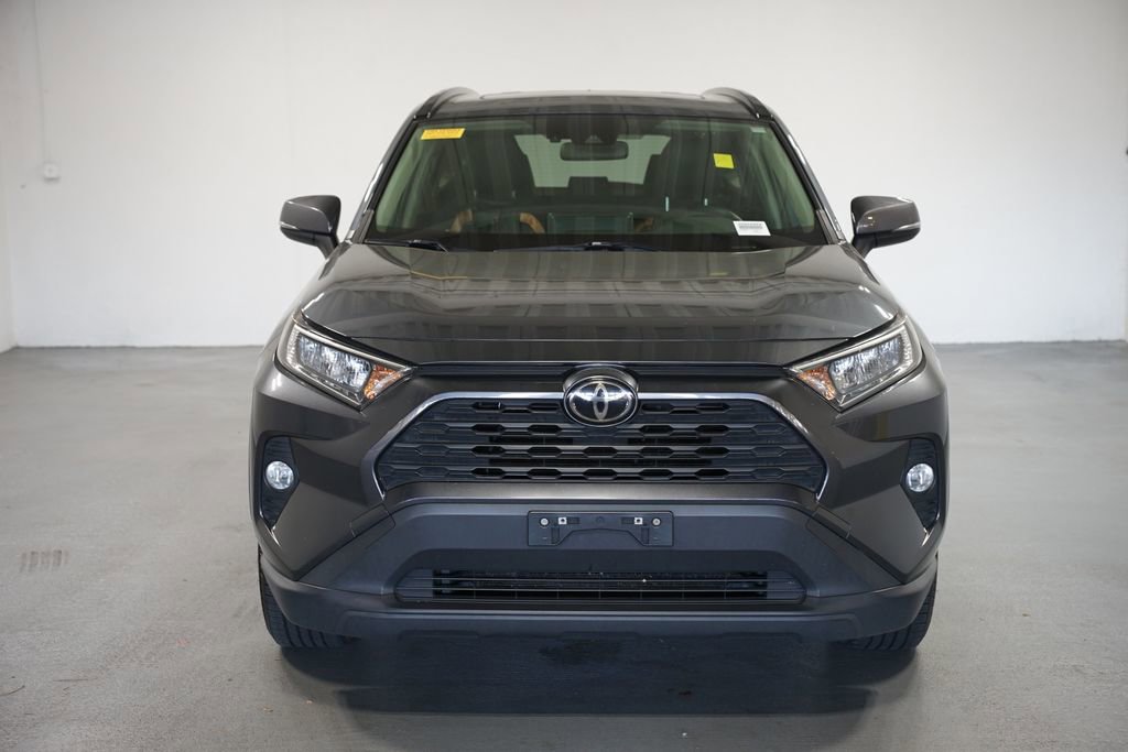 2020 Toyota RAV4 XLE photo 2
