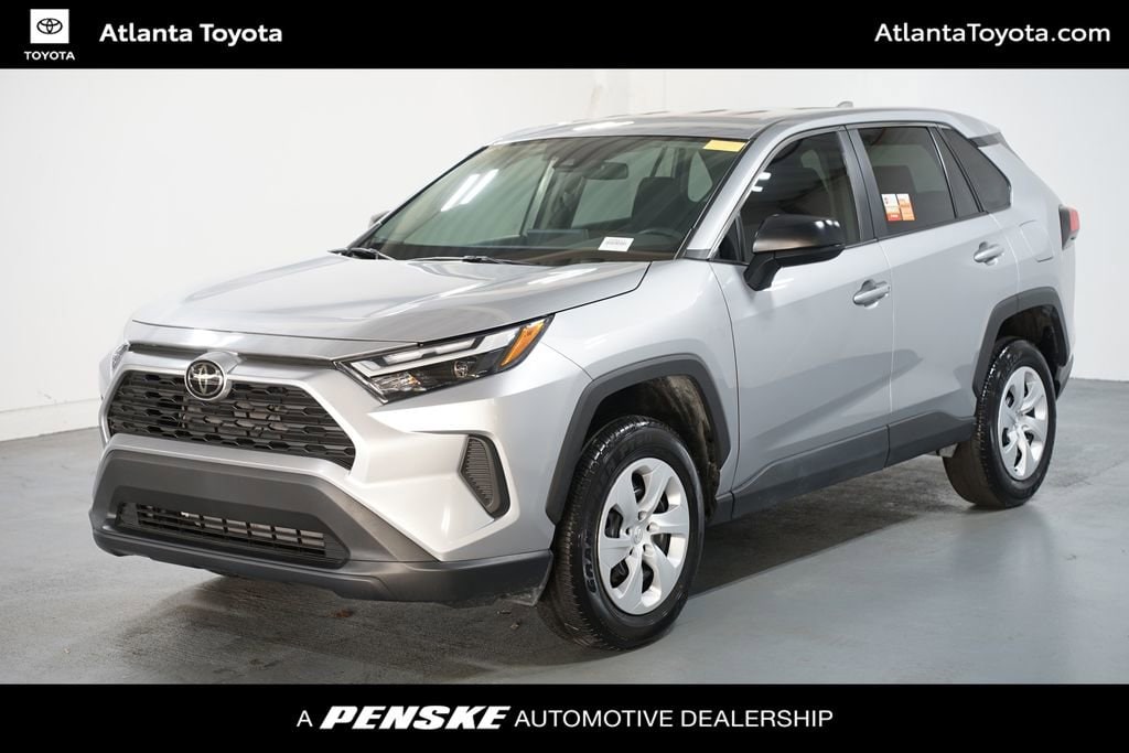 2025 Toyota RAV4 LE's photo