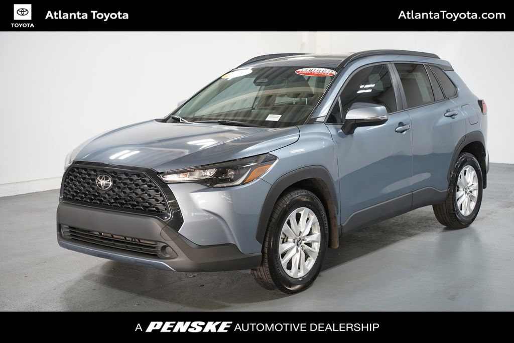 2024 Toyota Corolla Cross LE's photo