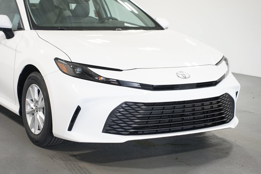 2026 Toyota Camry LE - Photo 4