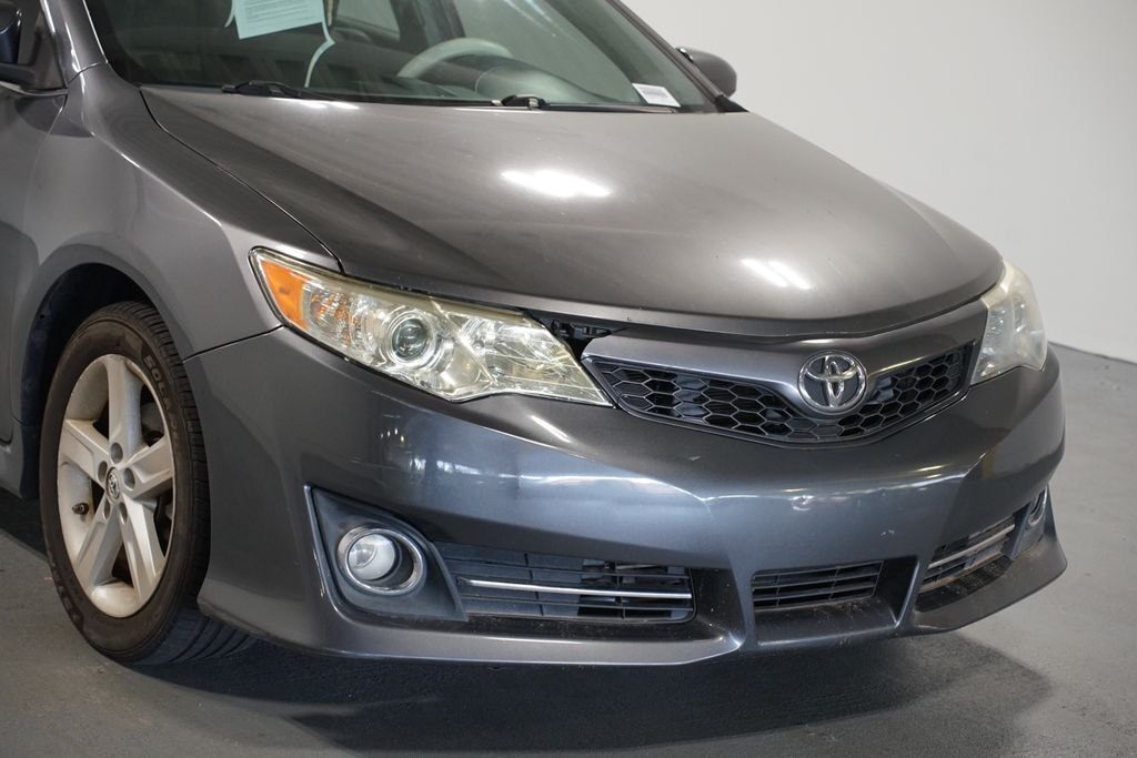 Used 2014 Toyota Camry SE Sedan