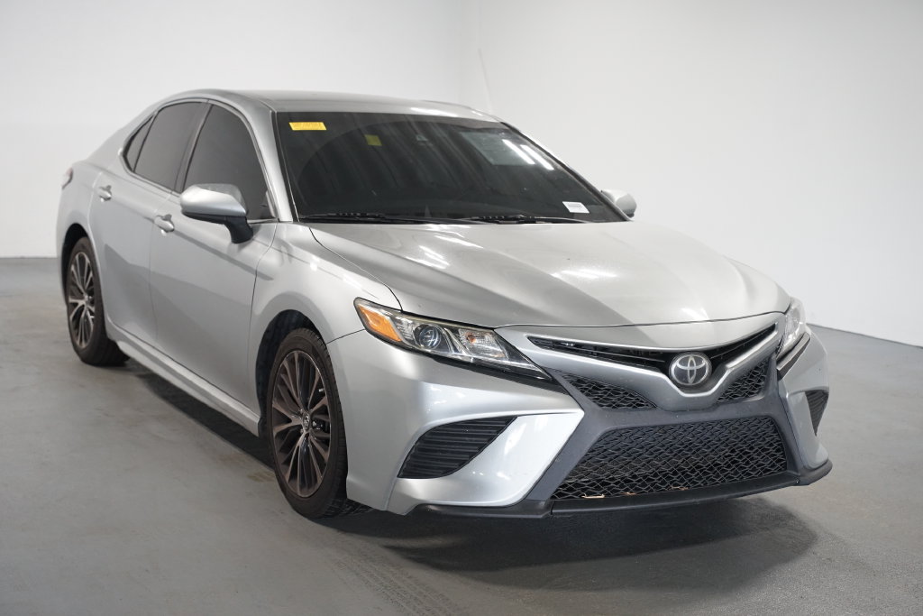 Used 2019 Toyota Camry SE Sedan