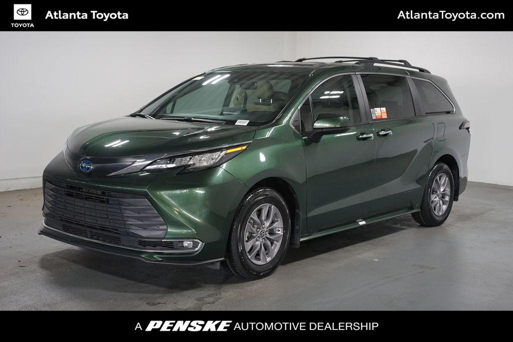2023 Toyota Sienna XLE 7-Passenger Hybrid FWD's photo