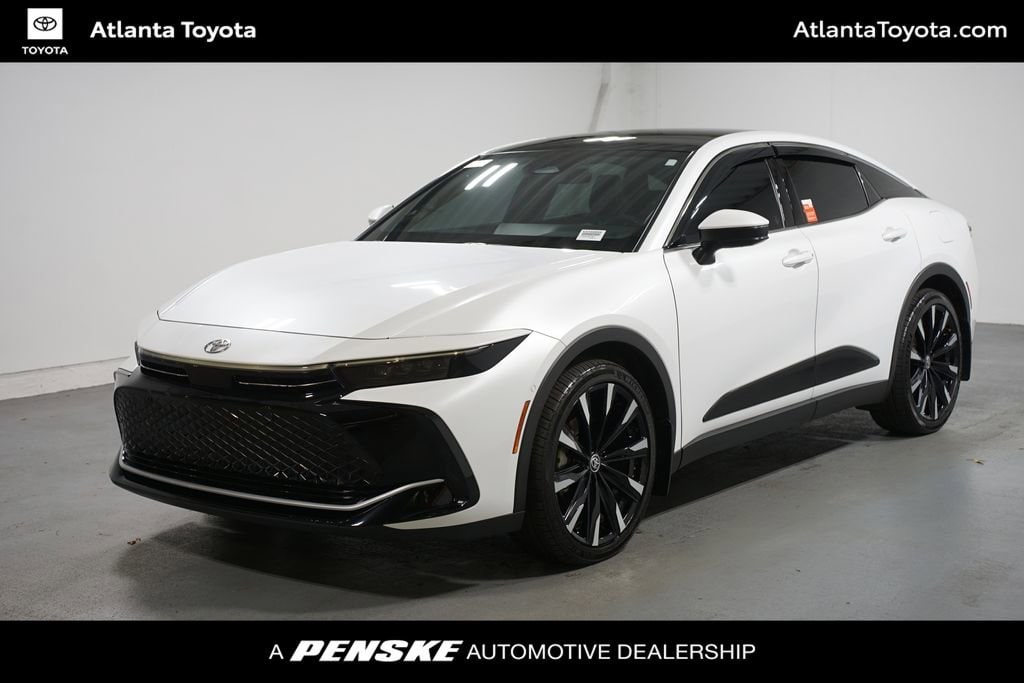 2024 Toyota Crown Platinum's photo