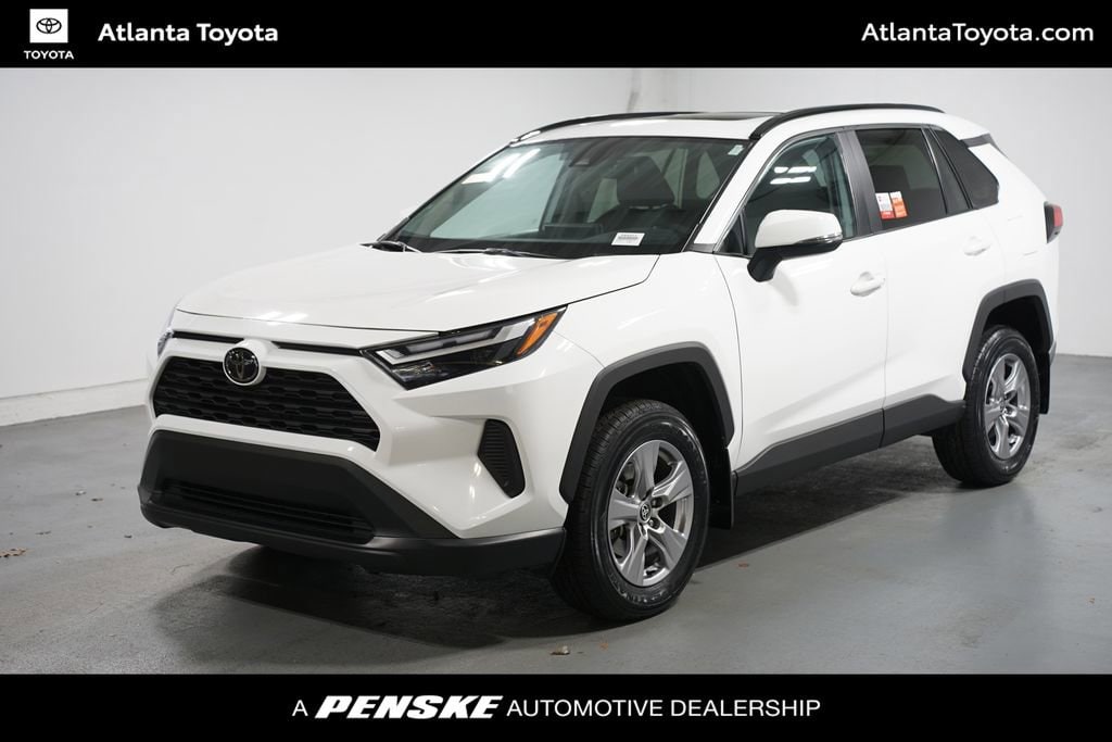 2024 Toyota RAV4 XLE's photo