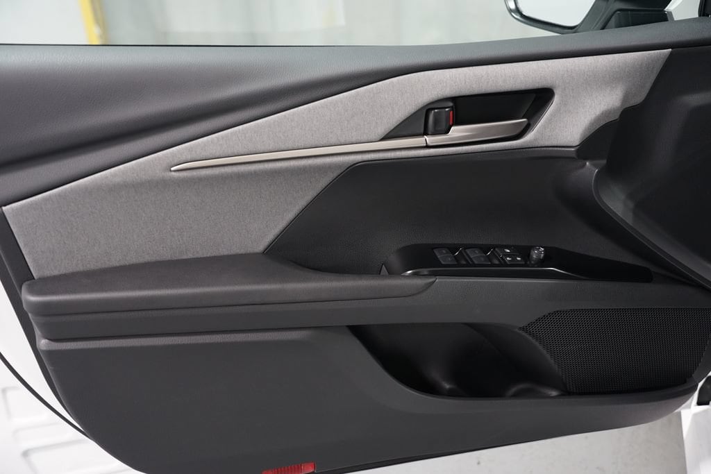 2026 Toyota Camry LE - Photo 30