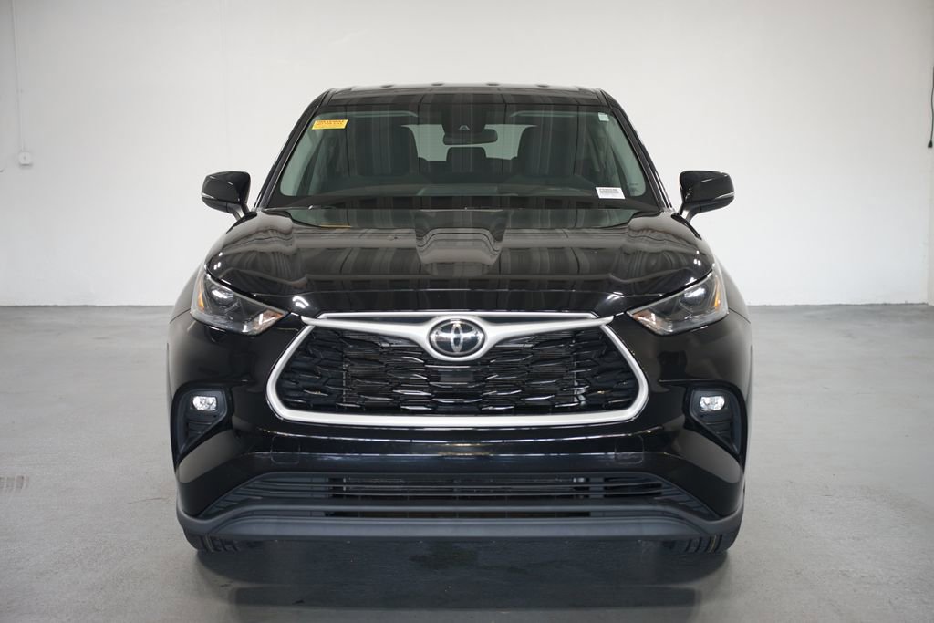 2022 Toyota Highlander LE photo 2