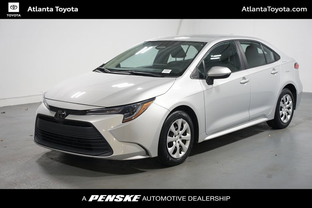 2024 Toyota Corolla LE's photo