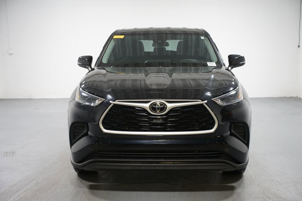 2022 Toyota Highlander L photo 2