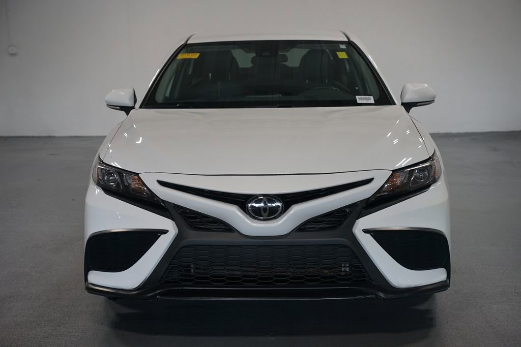 2022 Toyota Camry SE photo 2