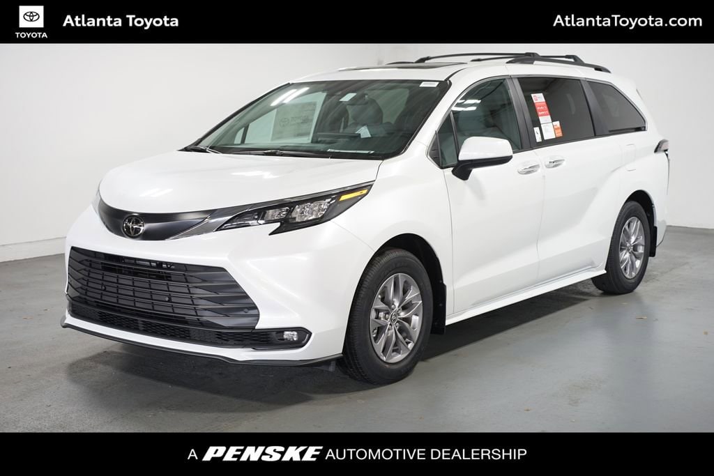 2026 Toyota Sienna XLE's photo