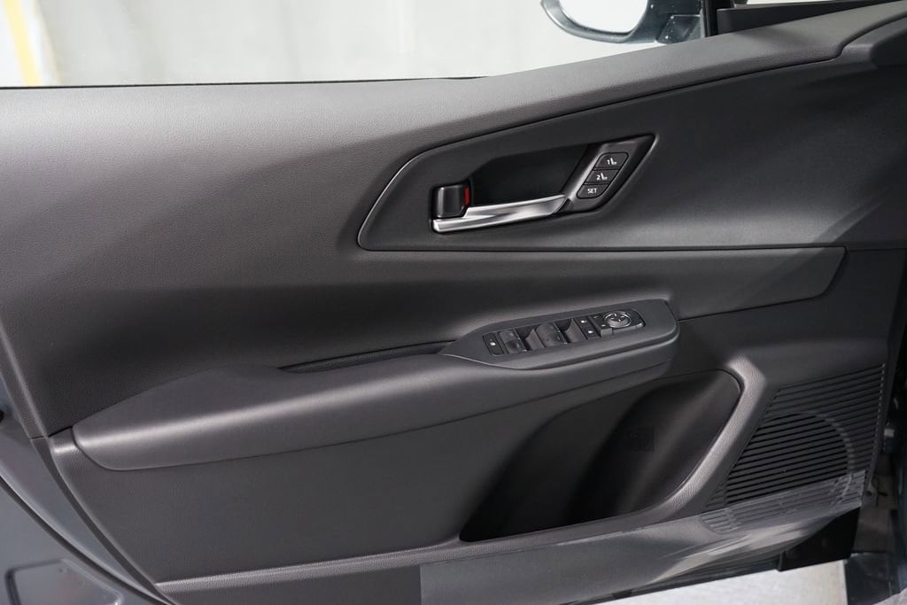 2026 Toyota Prius Plug-in Hybrid XSE Premium - Photo 31