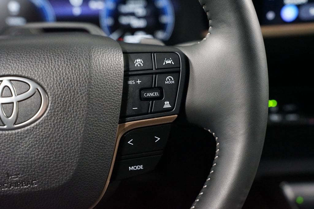 2025 Toyota Crown Signia Limited - Photo 13