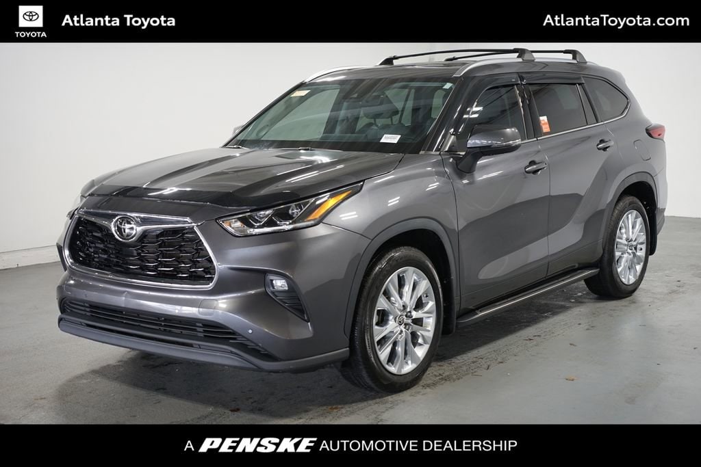 2023 Toyota Highlander Limited's photo
