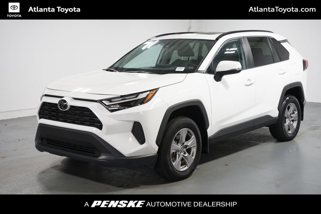 2024 Toyota RAV4 XLE's photo