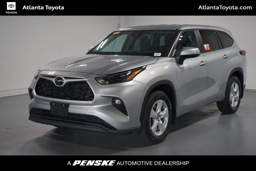 2024 Toyota Highlander LE's photo