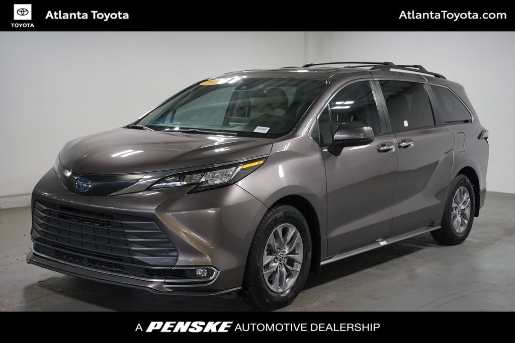 Used 2023 Toyota Sienna XLE Minivan/Van