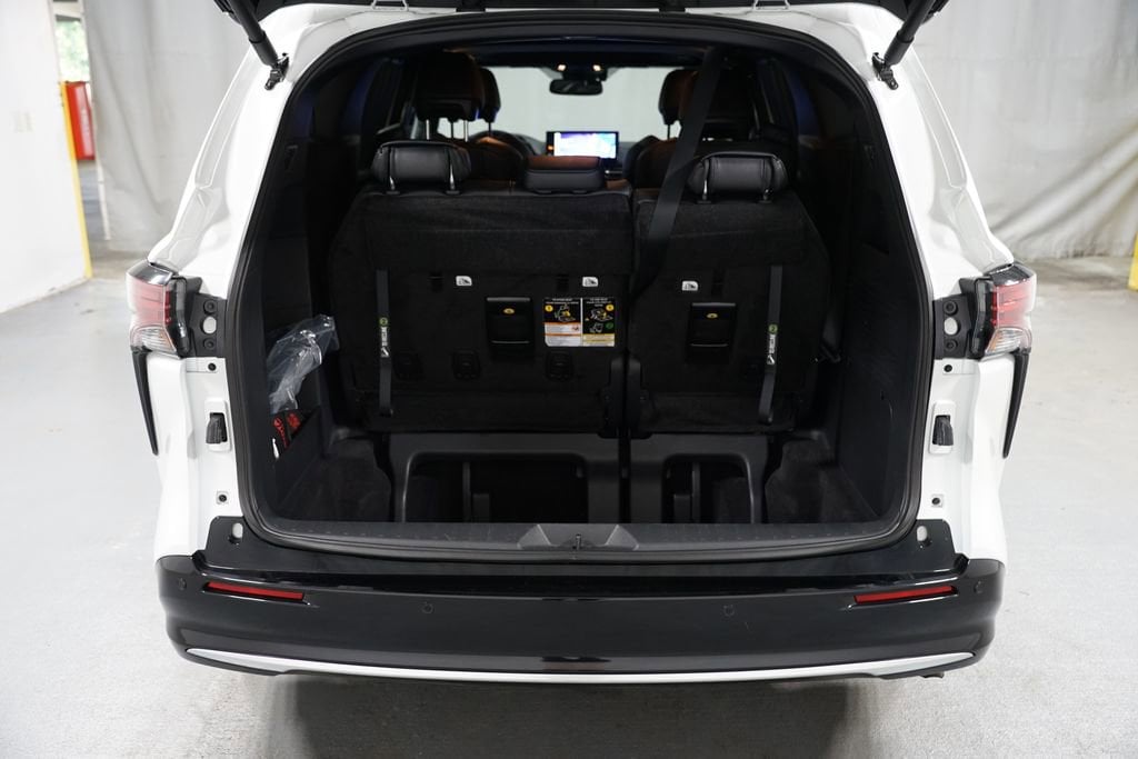 2025 Toyota Sienna Platinum - Photo 40