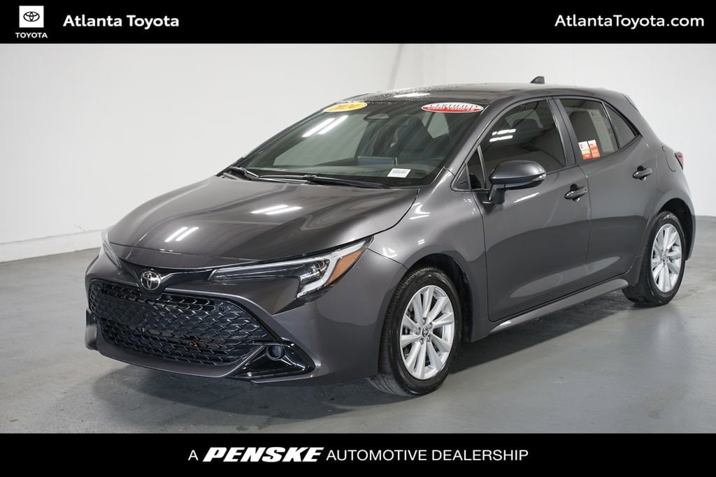 2024 Toyota Corolla Hatchback SE's photo