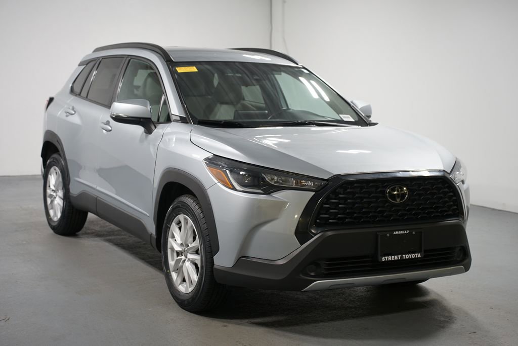 2022 Toyota Corolla Cross LE photo 2