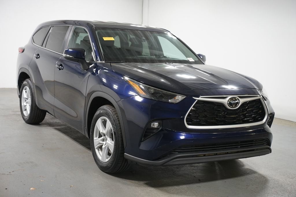 Used 2023 Toyota Highlander LE SUV