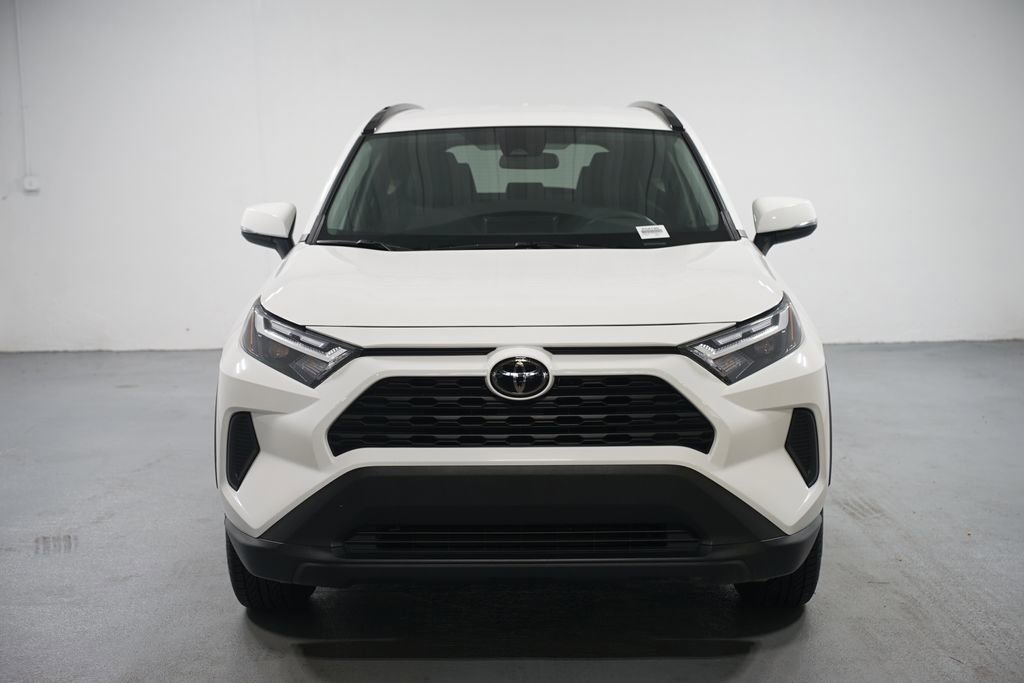 2024 Toyota RAV4 XLE photo 2