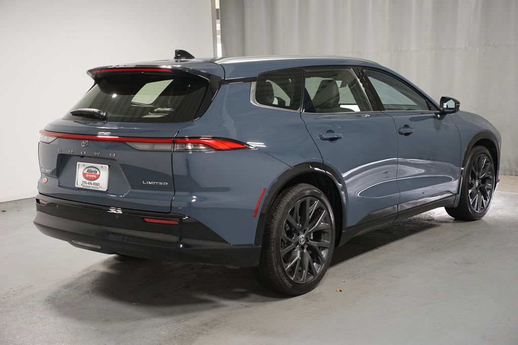 2025 Toyota Crown Signia Limited - Photo 8